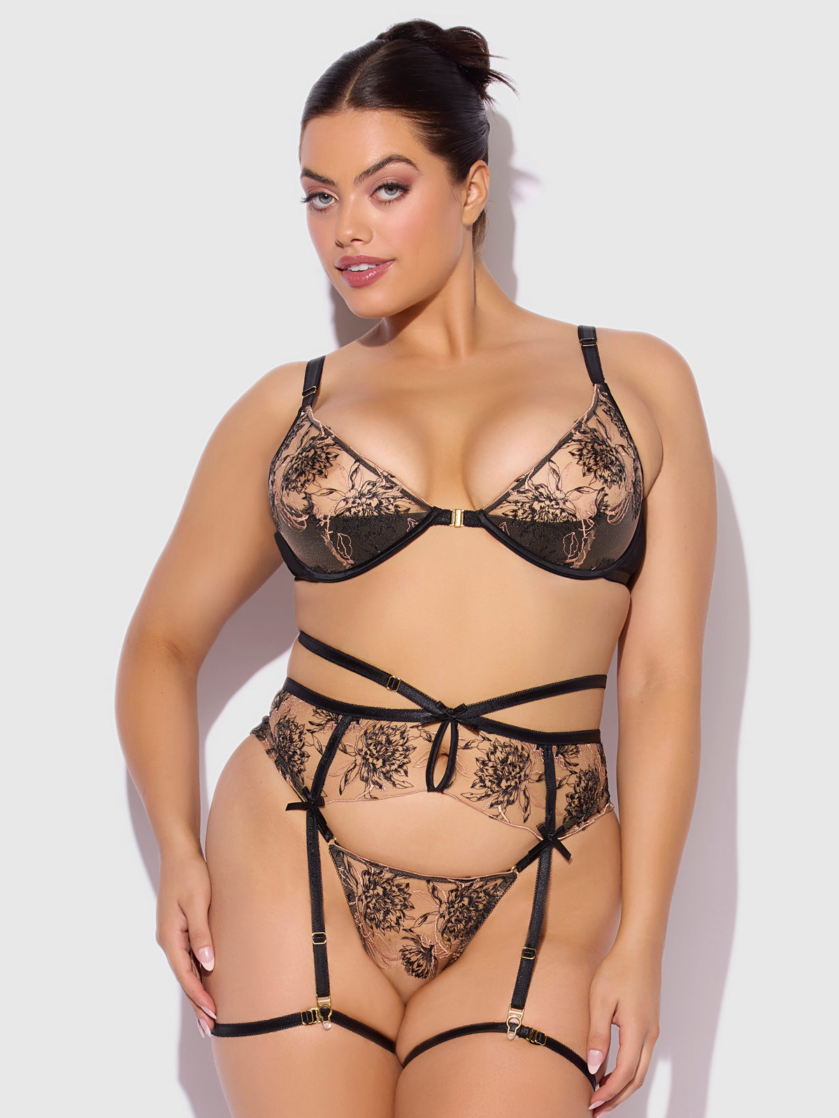 DELILAH EMBROIDERED PUSH UP BRA, GARTER & THONG SET